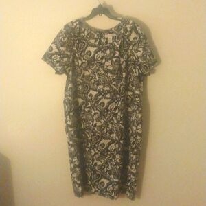 Sexy, smart black and white dress. Form fitting